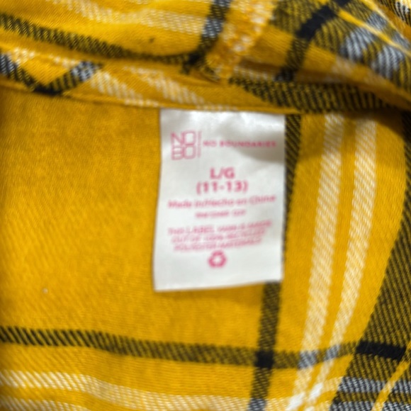 Woman’s hooded button up flannel!🍁 - Picture 4 of 4